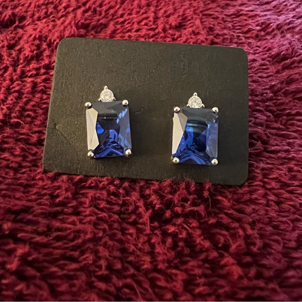 BLUE SAPPHIRE AND CUBIC ZIRCONIA STUD EARRINGS AND STERLING SILVER